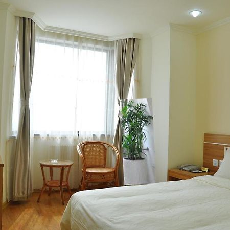 Super 8 Hotel Qingdao Railway Station Gui Zhou Road Zewnętrze zdjęcie