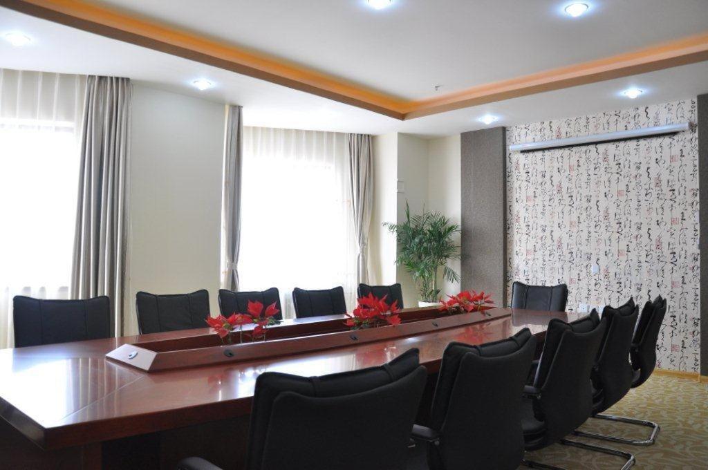 Super 8 Hotel Qingdao Railway Station Gui Zhou Road Zewnętrze zdjęcie