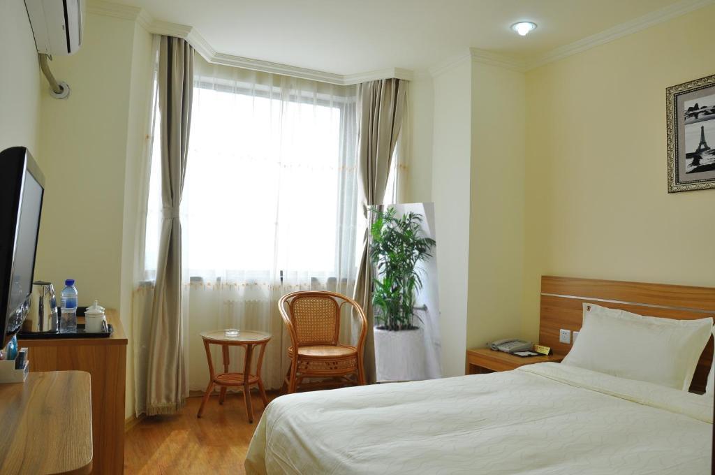 Super 8 Hotel Qingdao Railway Station Gui Zhou Road Zewnętrze zdjęcie