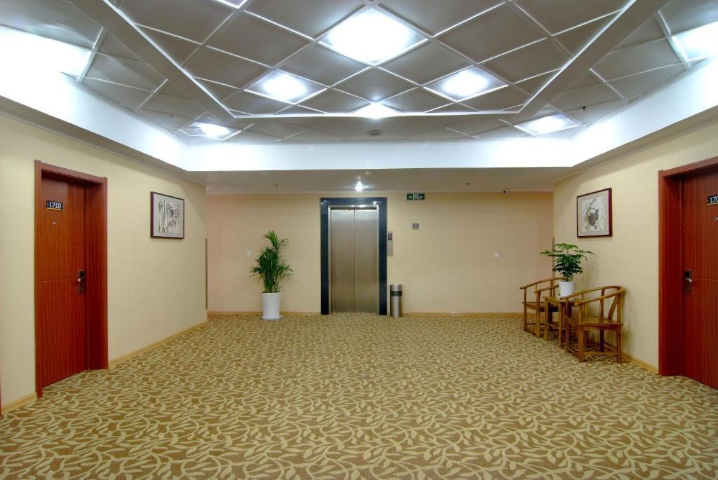 Super 8 Hotel Qingdao Railway Station Gui Zhou Road Zewnętrze zdjęcie