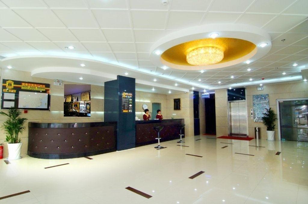 Super 8 Hotel Qingdao Railway Station Gui Zhou Road Zewnętrze zdjęcie